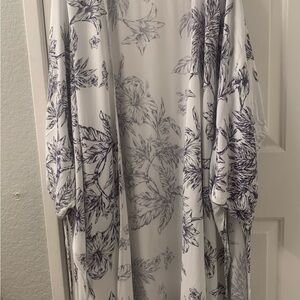 Dress Forum White and Blue Floral Kimono